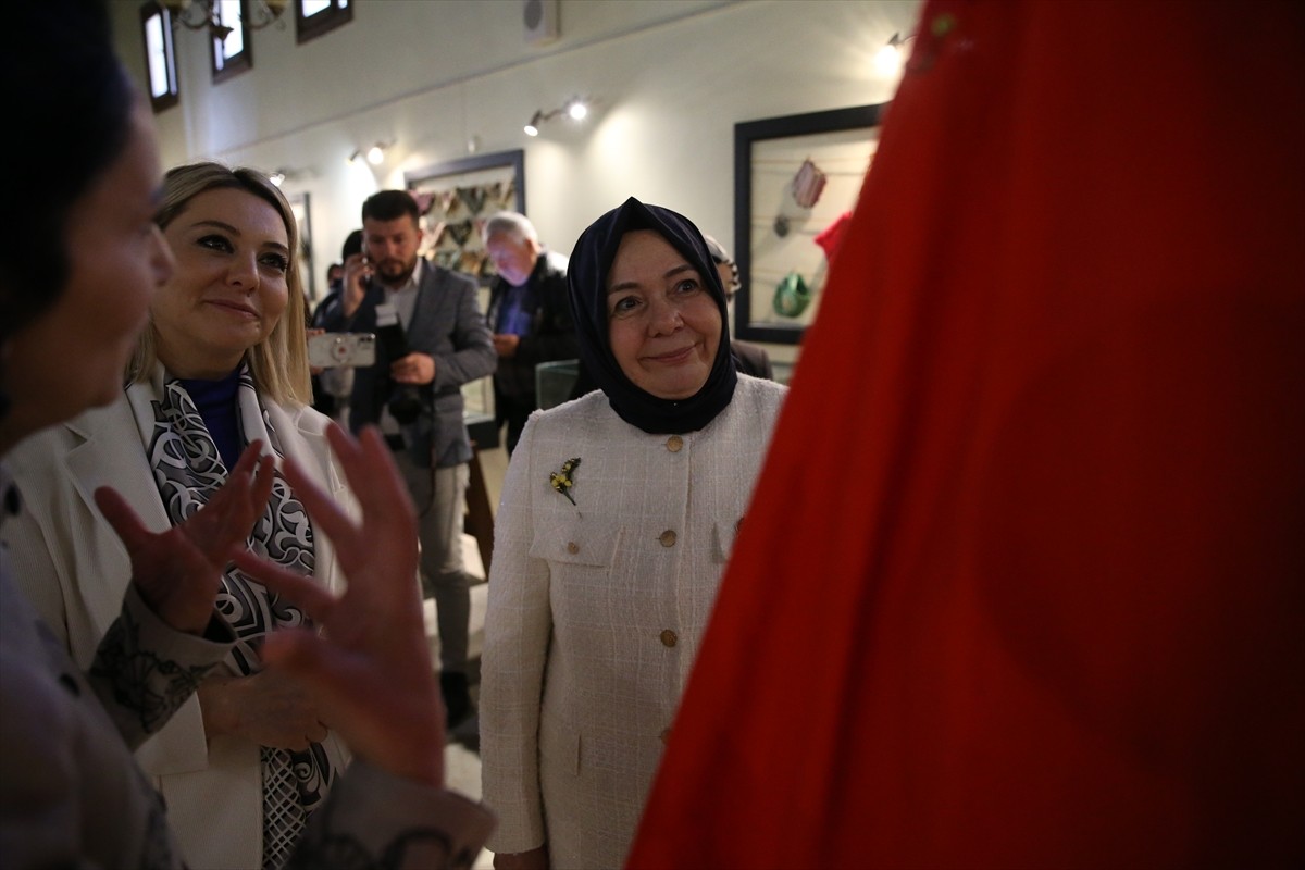  Kastamonu'da "Gelenekten Geleceğe Türk Aile Yapısında Çeyiz ve Gelinlikler" Sergisi ile Paneli...