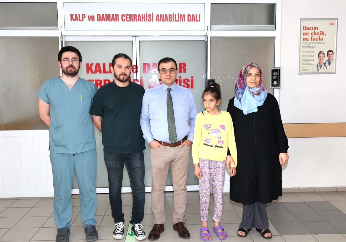 Kayseri'de ileri mitral kapak yetmezliği olan 9 yaşındaki Toprak Mina Budak, Erciyes...