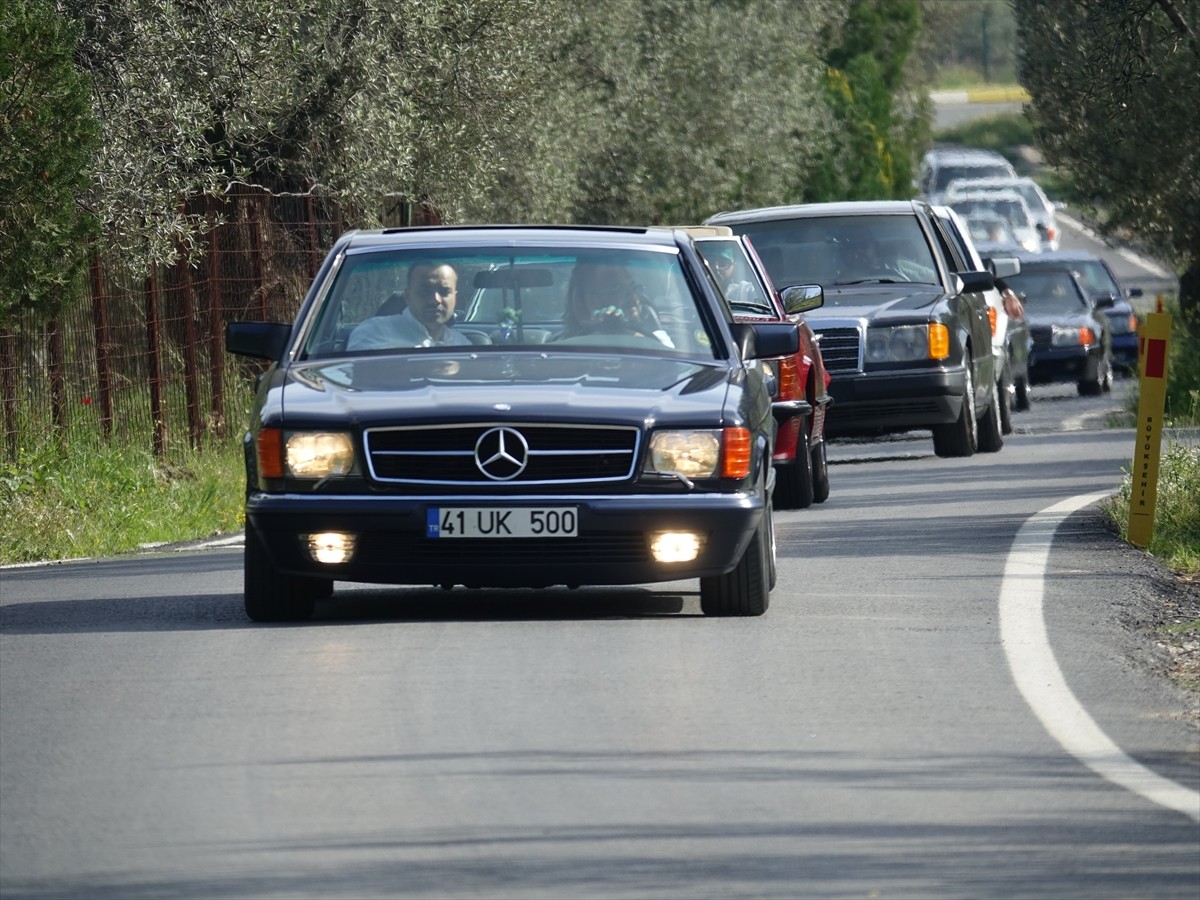 Klasik Mercedes-Benz Kulübü, 2025 yılı etkinliklerinin ilkini Balıkesir'in Edremit ilçesindeki...