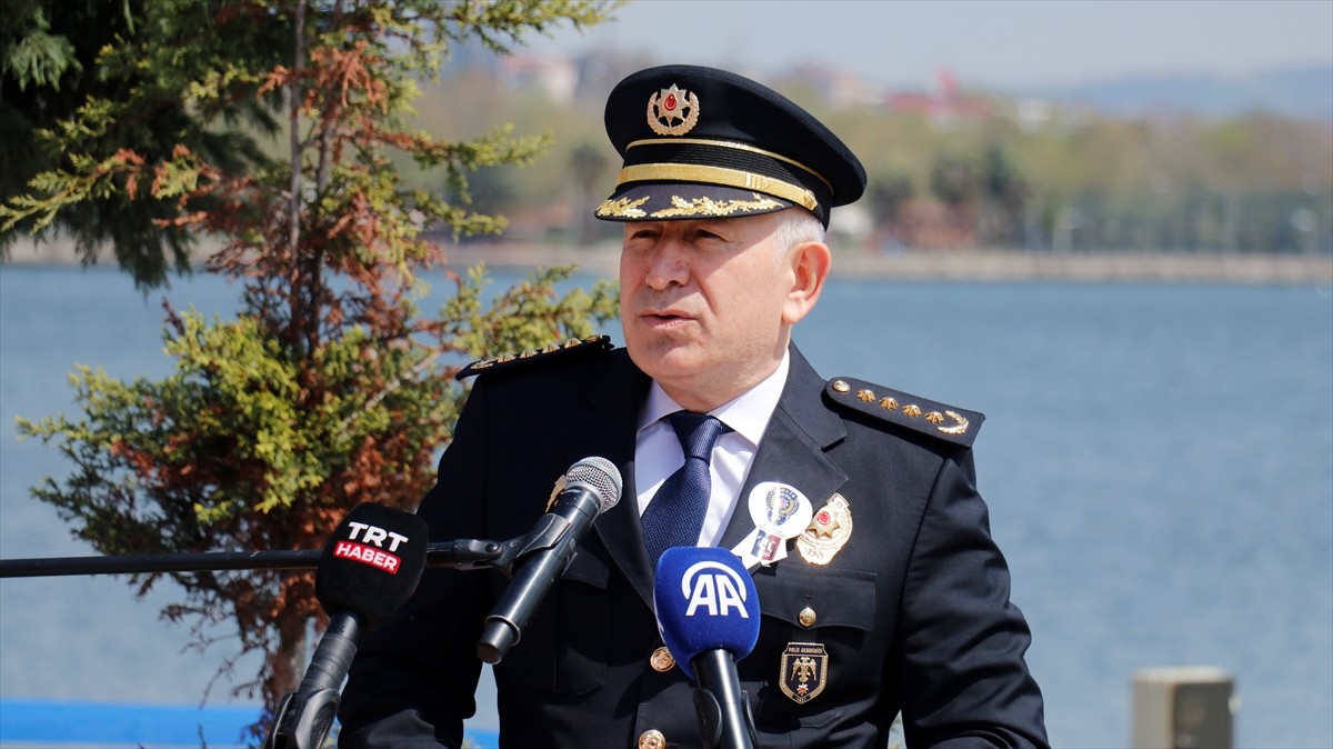 Kocaeli'de 1994 yılında görevi başında geçirdiği trafik kazasında şehit olan polis memuru Muhittin...