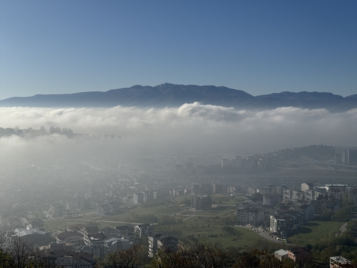 Kocaeli'de sis, şehrin doğu bölümünün üzerini kapladı.