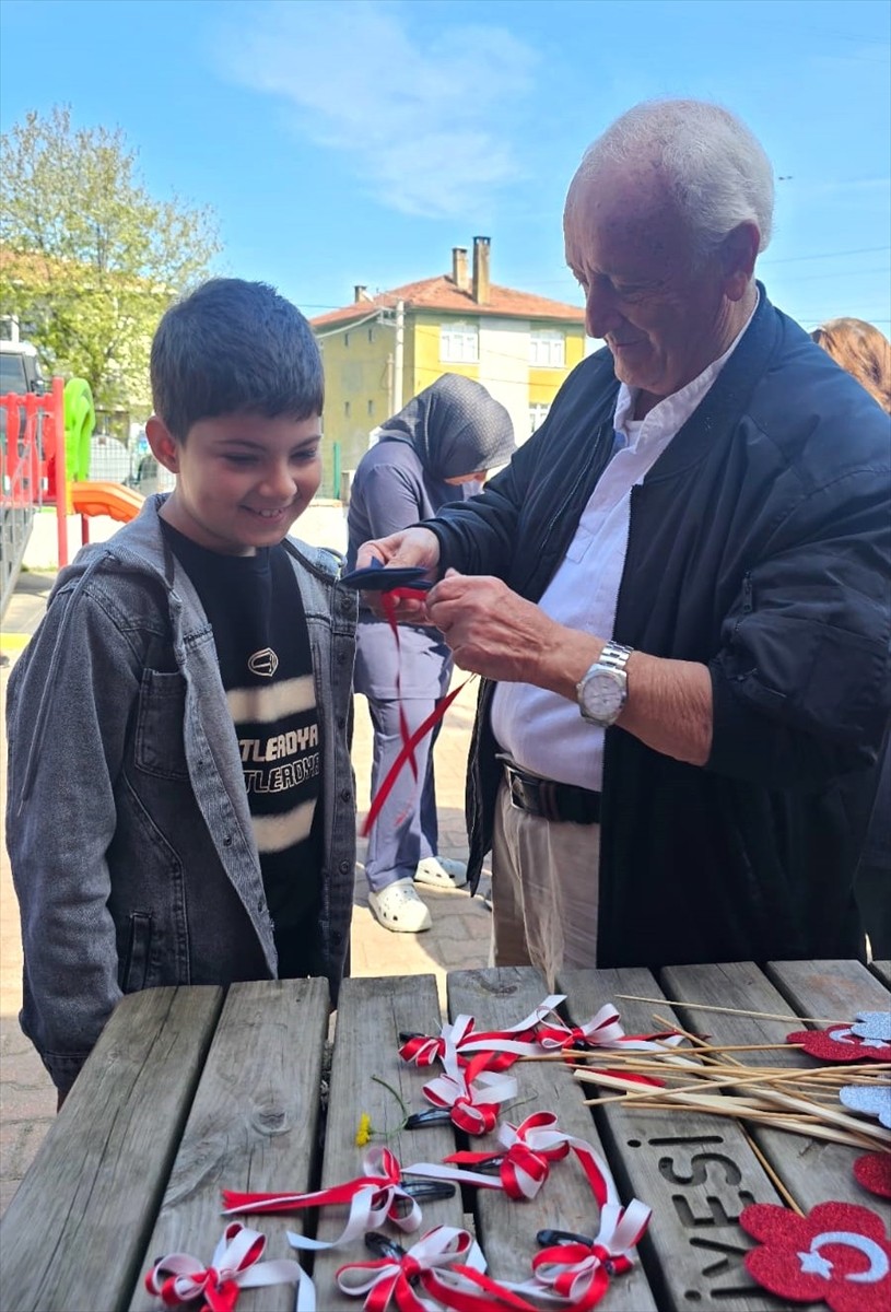 Kocaeli'nin Karamürsel ilçesinde huzurevi sakinleri, 23 Nisan Ulusal Egemenlik ve Çocuk Bayramı...