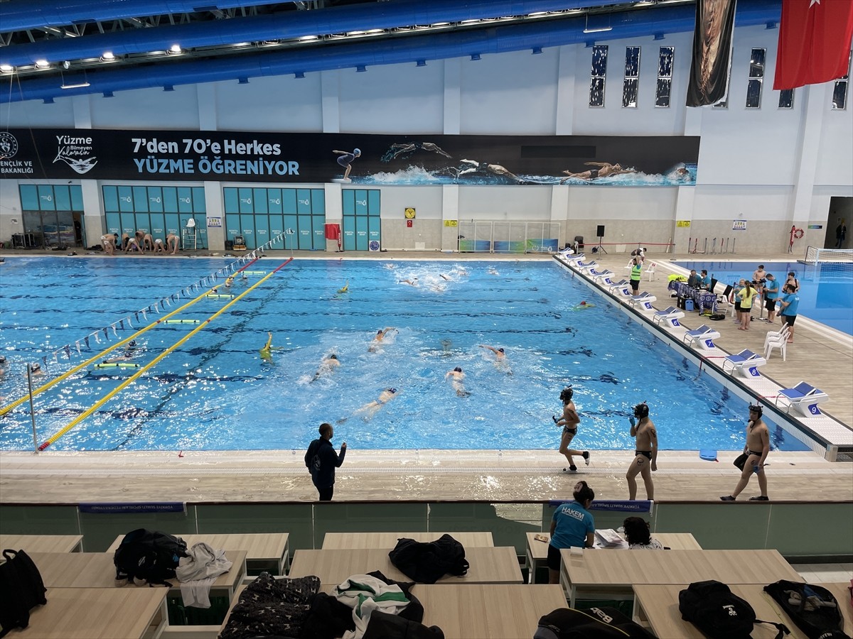 Konya'da, milli takım seçmeleri için düzenlenen Sualtı Hokeyi 24 Yaş Altı, 17 Yaş ve Altı Türkiye...