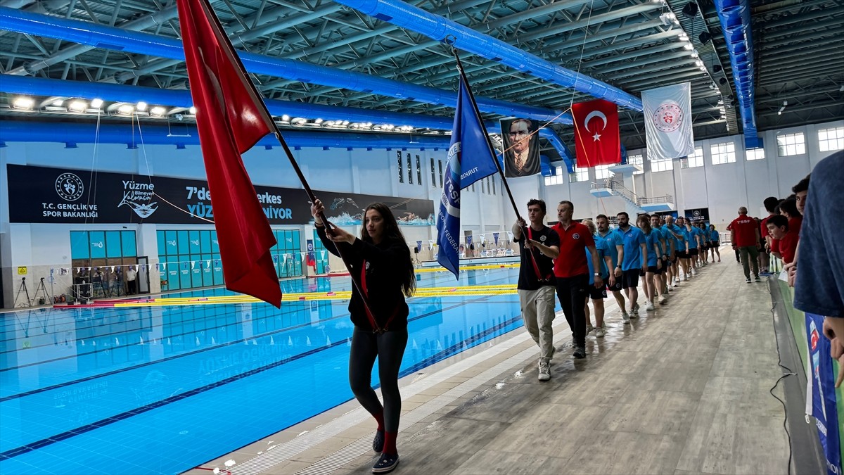 Konya'da, milli takım seçmeleri için düzenlenen Sualtı Hokeyi 24 Yaş Altı ve 17 Yaş Altı Türkiye...