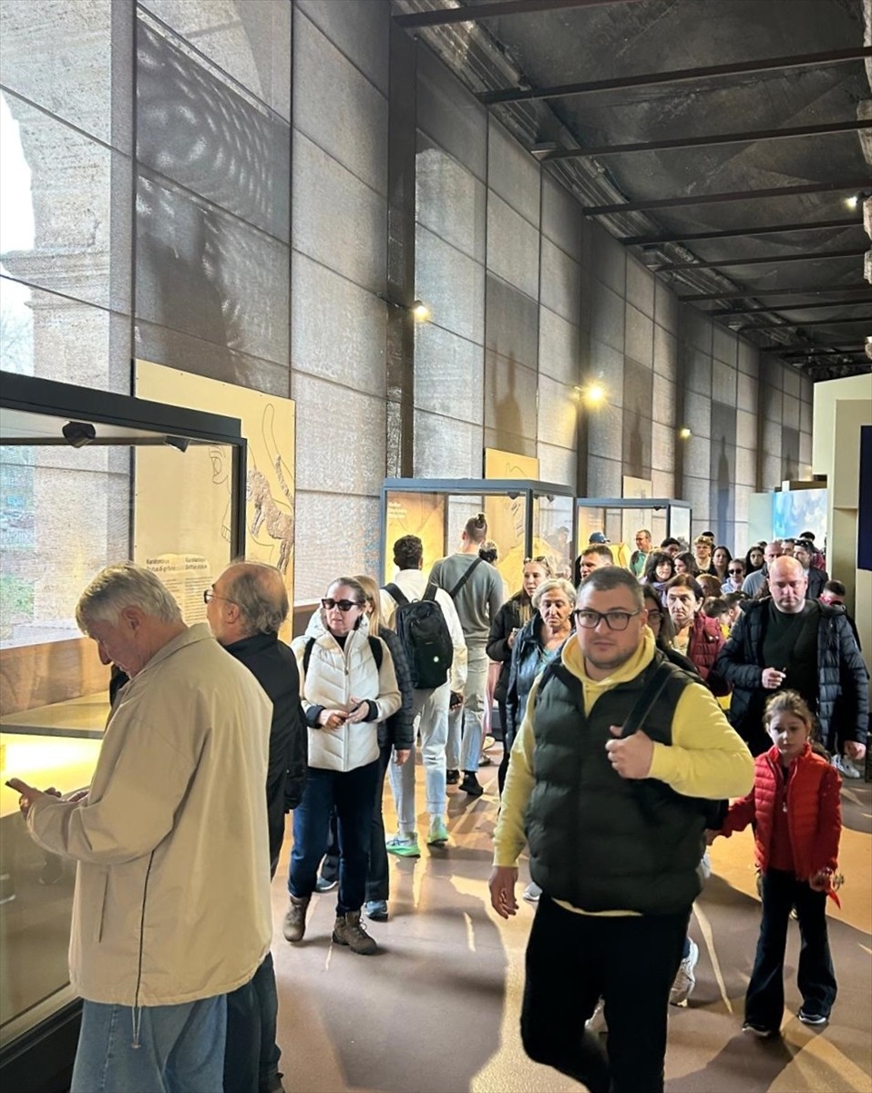 Kültür ve Turizm Bakanı Mehmet Nuri Ersoy, İtalya'nın başkenti Roma'da açılan ve dünyaya kutsal...