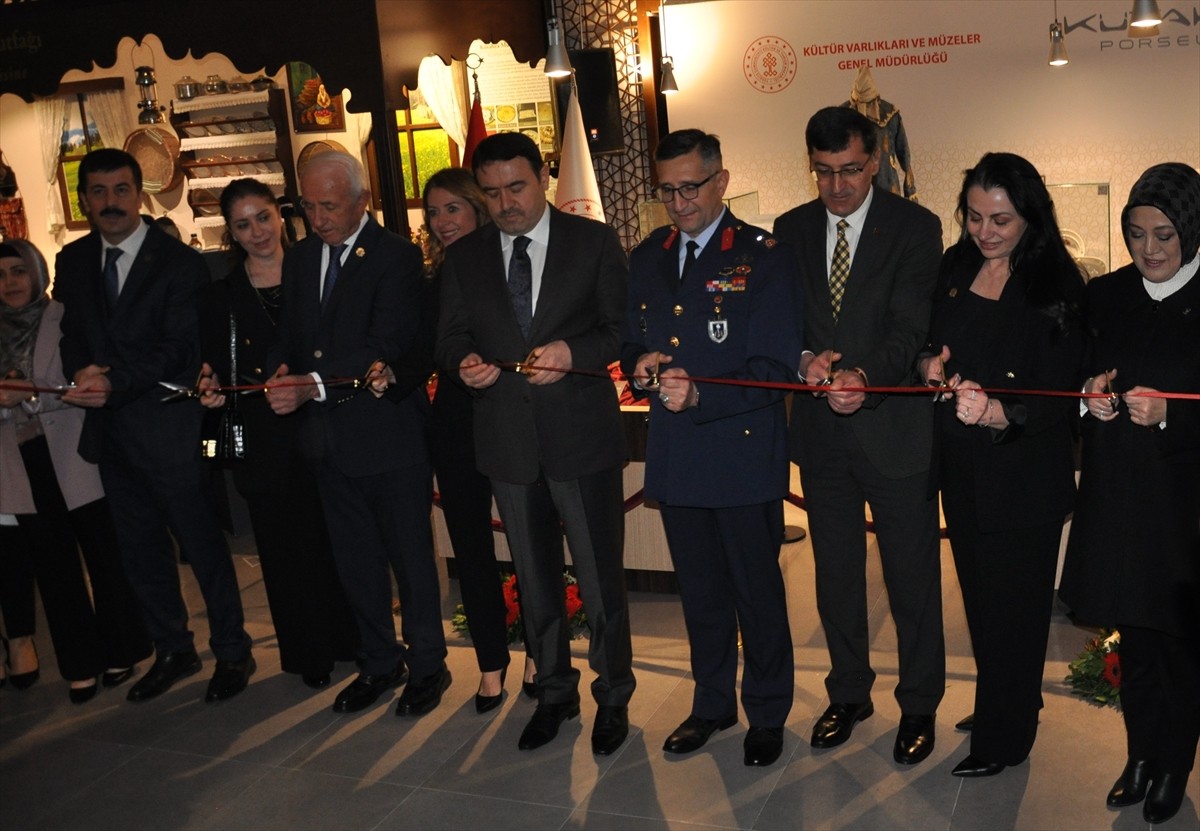 Kütahya'da, "Cumhuriyetin Işığında Anadolu'nun Kültürel Mirasına Yolculuk" projesi kapsamında...