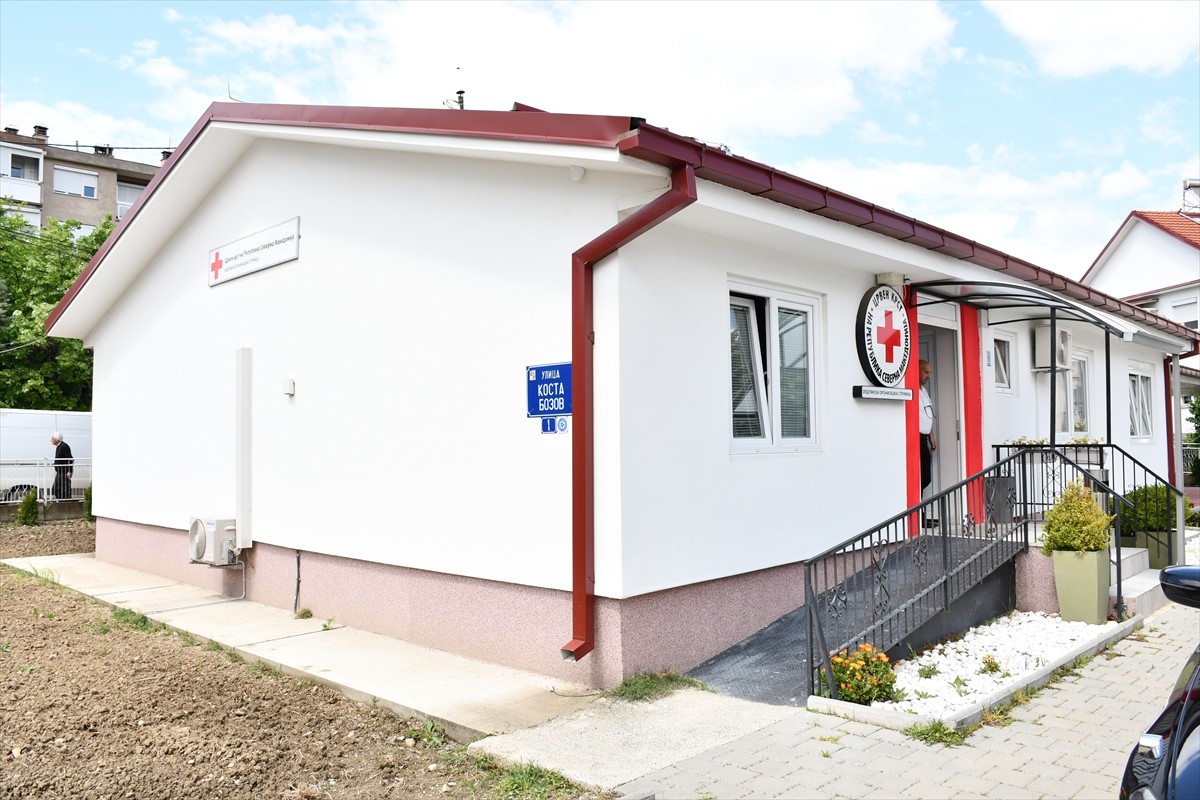 Kuzey Makedonya'da Türk Kızılay'ın da desteğiyle ihtiyaç sahiplerine giysi yardımı yapıldı....