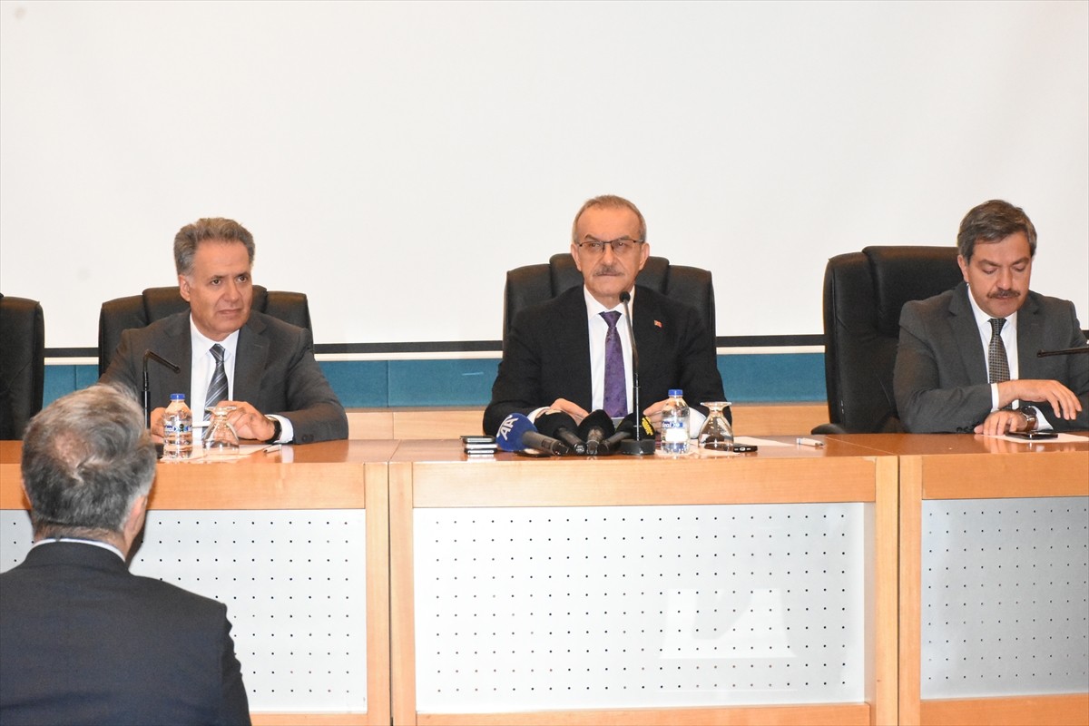 Malatya'da, Cumhurbaşkanlığı İnsan Kaynakları Ofisi koordinasyonunda 6 üniversitenin işbirliğinde...