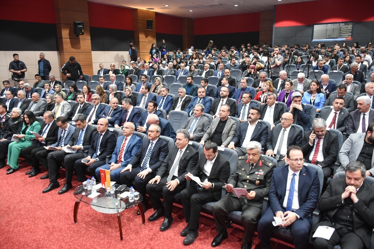 Malatya'da, Cumhurbaşkanlığı İnsan Kaynakları Ofisi koordinasyonunda 6 üniversitenin işbirliğiyle...