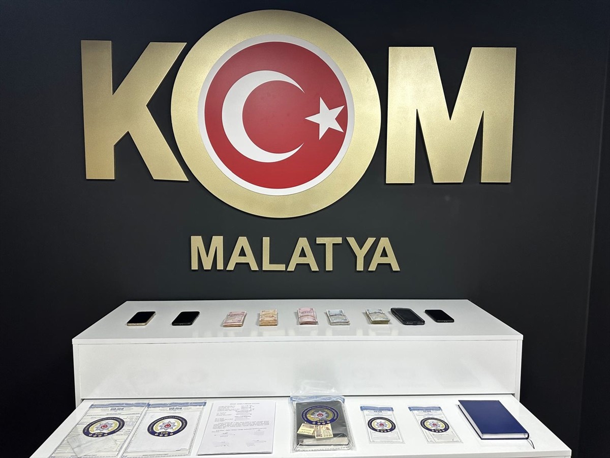 Malatya'da düzenlenen tefecilik operasyonunda gözaltına alınan 8 şüpheliden 3'ü tutuklandı....