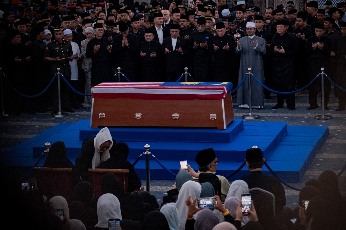 Malezya'nın eski Başbakanı Abdullah Ahmad Badawi, tedavi gördüğü hastanede 85 yaşında yaşamını...