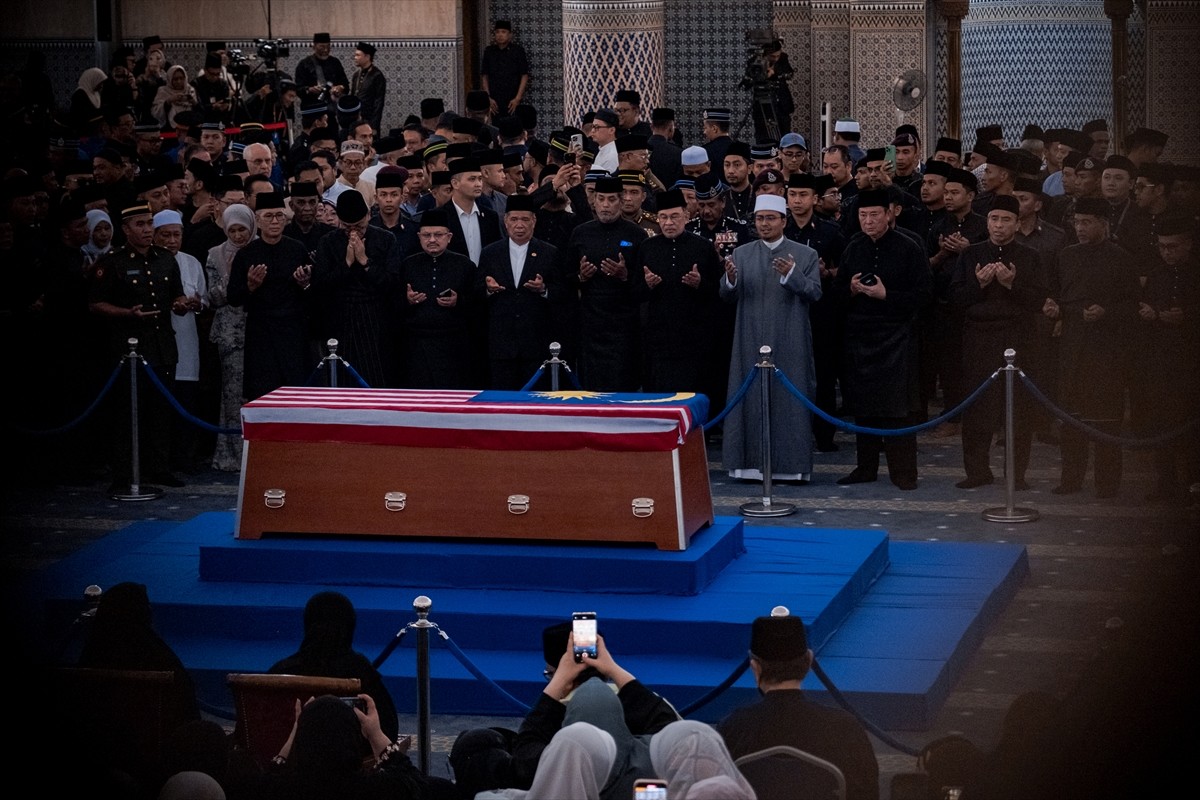 Malezya'nın eski Başbakanı Abdullah Ahmad Badawi, tedavi gördüğü hastanede 85 yaşında yaşamını...