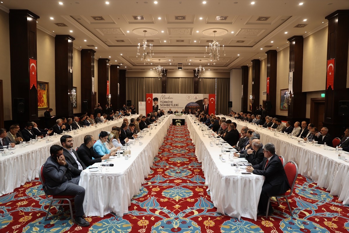 Mardin'de "Cumhuriyet'in 100. yılında Türkiye Yüzyılı" vizyonu kapsamında "Türkiye Sohbetleri"...