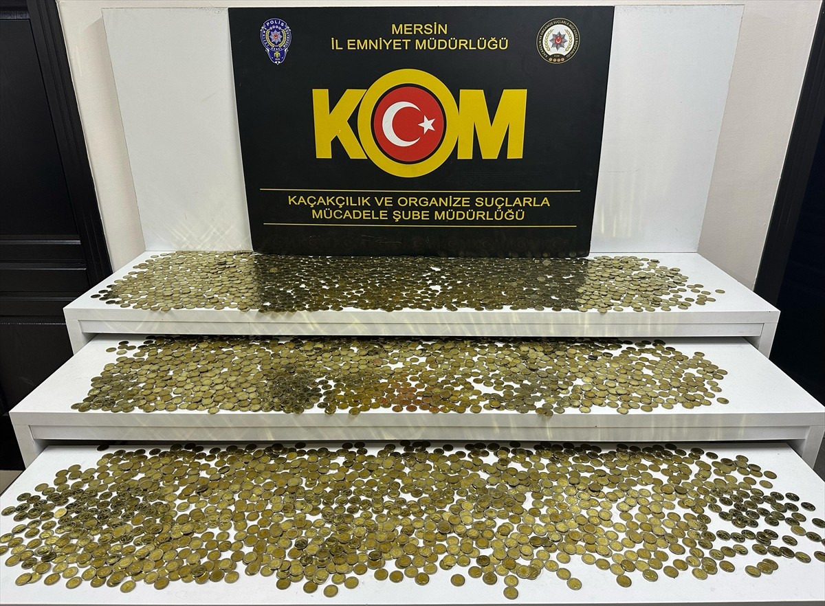 Mersin'de sahte para operasyonunda 5 şüpheli gözaltına alındı. Operasyonda 5 bin sahte madeni 2...