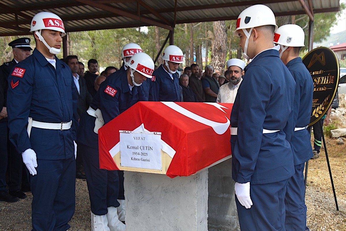 Mersin'in Bozyazı ilçesinde elektrikli bisikletten düşerek yaralanan ve kaldırıldığı hastanede...
