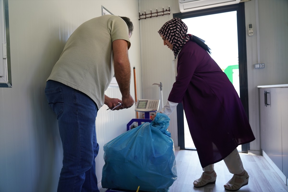 Mersin'in Erdemli ilçesinde, İklim Değişikliği ve Sıfır Atık Müdürlüğünce hayata geçirilen...