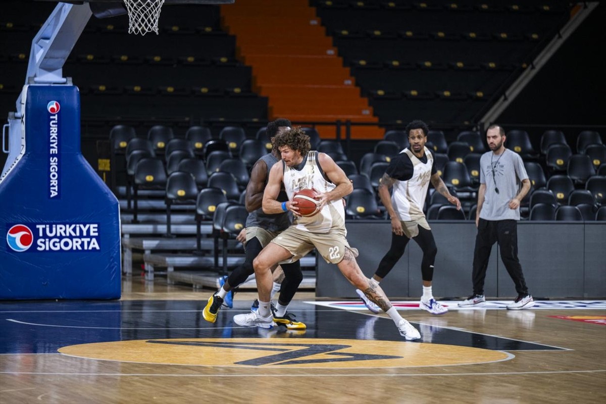 Mersin Spor, Türkiye Sigorta Basketbol Süper Ligi'nin 26. haftasında sahasında Semt 77 Yalovaspor...