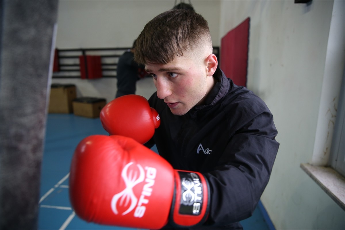 Milli boksör Metehan Çınar, hedefine koyduğu dünya şampiyonluğu ile hem babasını hem de Türkiye’yi...