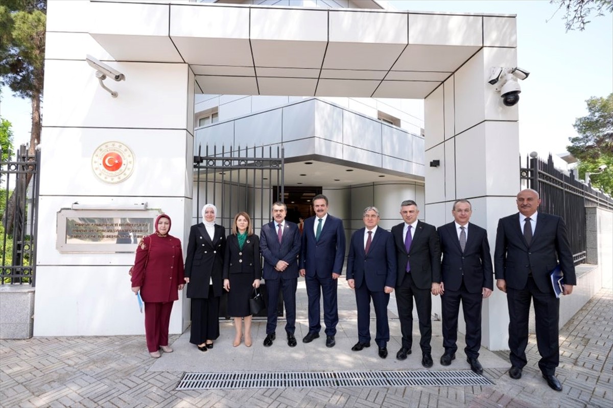 Milli Eğitim Bakanı Yusuf Tekin (sağ 5), Türkmenistan'da Türkiye'nin Aşkabat Büyükelçisi Ahmet...