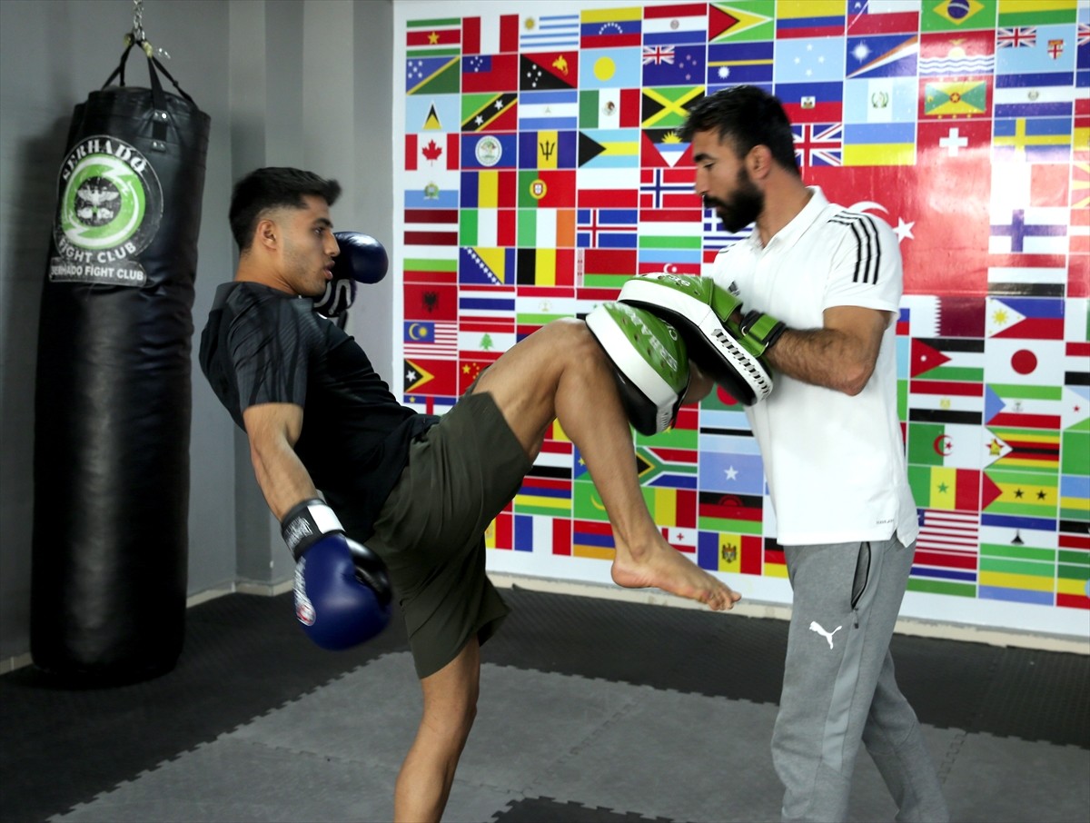 Milli muaythai sporcusu Muhammed Bilal Okay, 22-31 Mayıs tarihleri arasında Antalya'da...