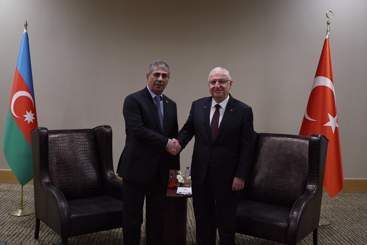 Millî Savunma Bakanı Yaşar Güler, Antalya Diplomasi Forumu’na katılan Azerbaycan Savunma Bakanı...