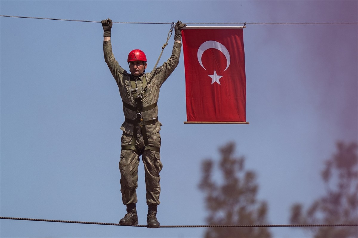 Milli Savunma Bakanı Yaşar Güler, Isparta'daki 40'ıncı Komando Eğitim Tugay Komutanlığı'nda...