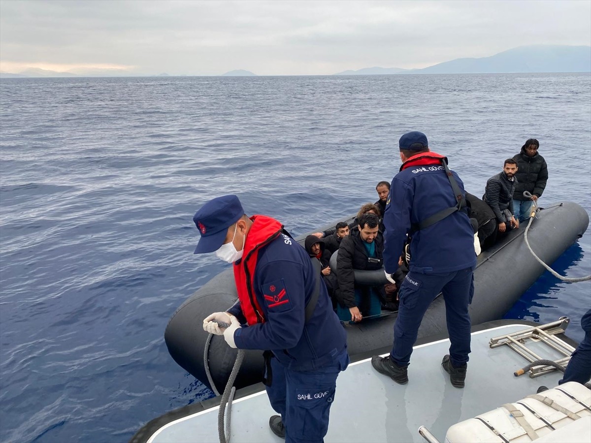 Muğla'nın Bodrum ve Fethiye ilçelerinde 23 düzensiz göçmen yakalandı.
