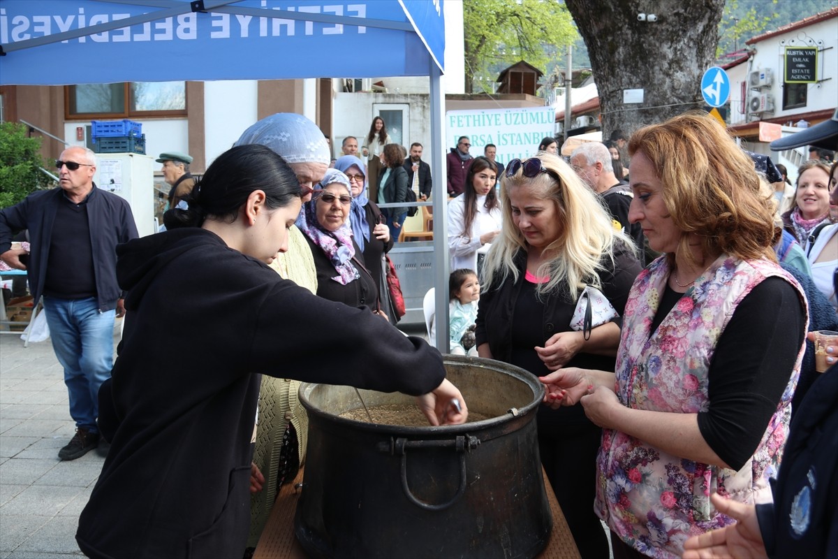 Muğla'nın Fethiye ilçesinde 14. Dastar ve Kuzugöbeği Mantar Festivali düzenlendi. Katılımcılara...