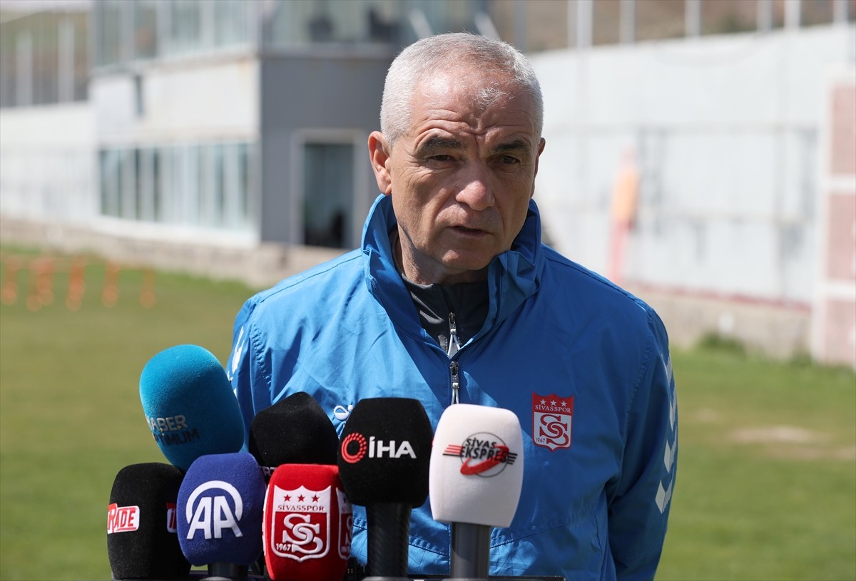 Net Global Sivasspor, Trendyol Süper Lig'in 34. haftasında deplasmanda Galatasaray ile oynayacağı...