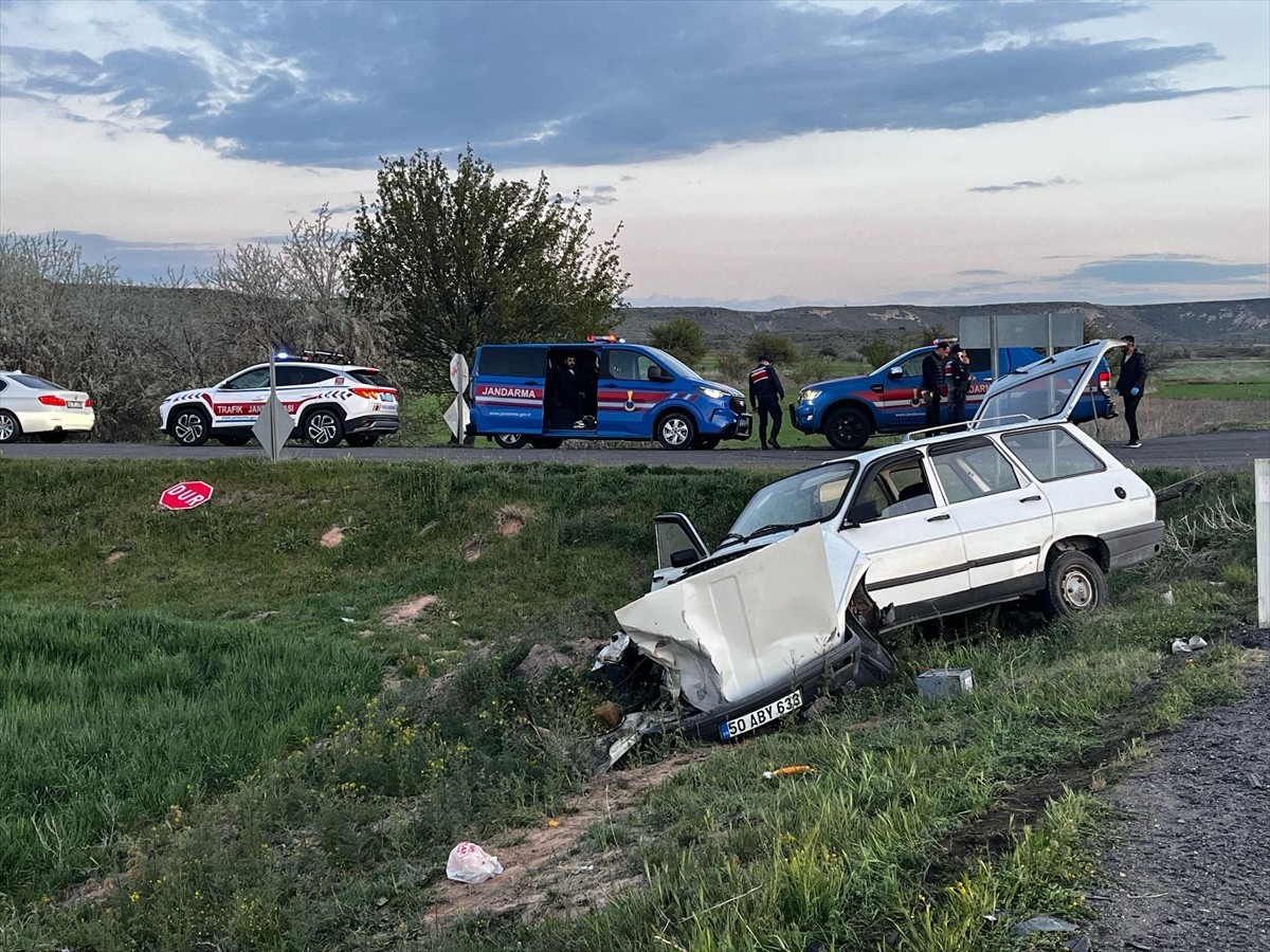 Nevşehir'de maydana gelen trafik kazasında1 kişi hayatını keybetti, 3 kişi de yaralandı.