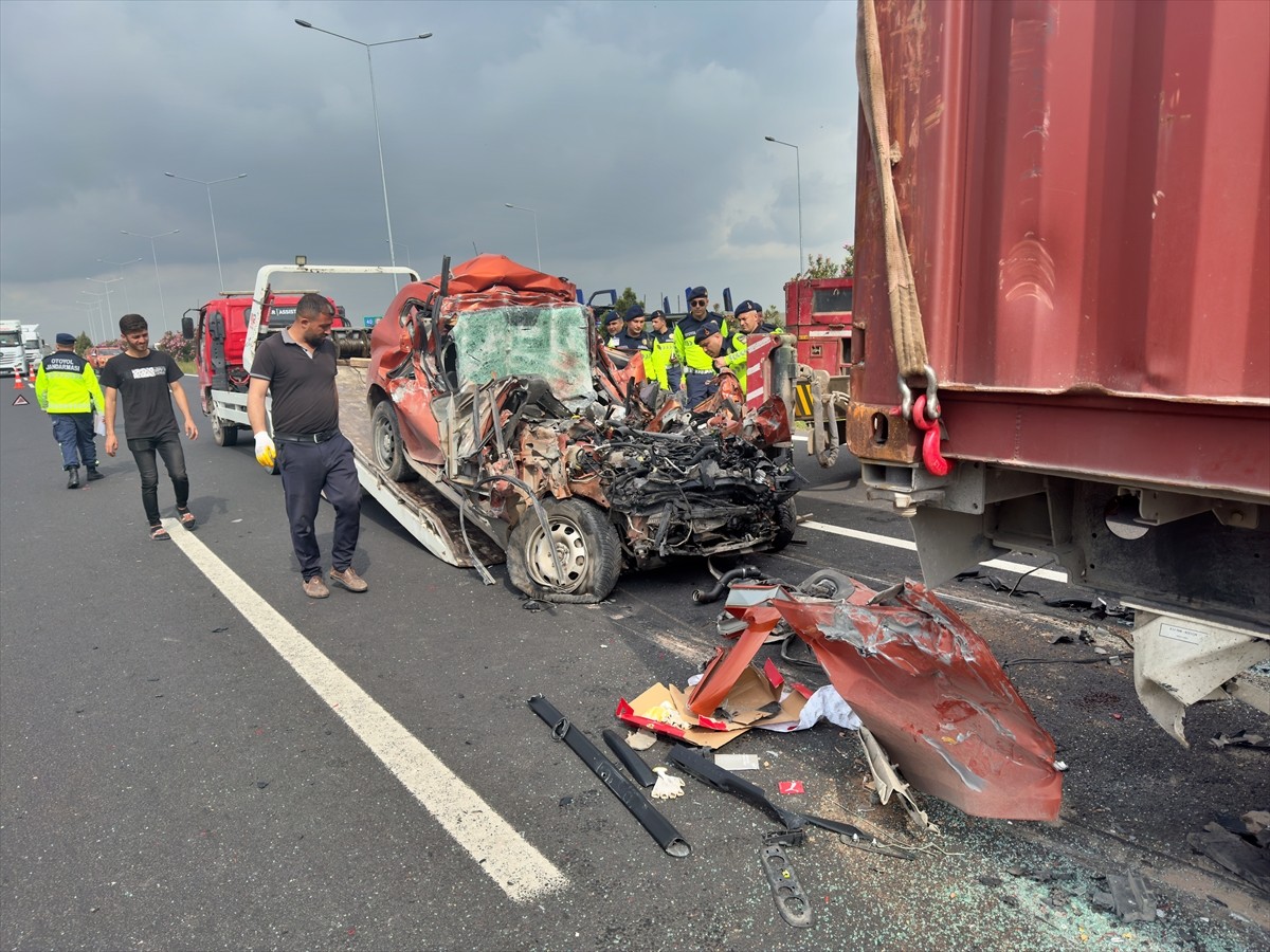 Osmaniye'de tıra arkadan çarpan cipteki sürücü öldü.