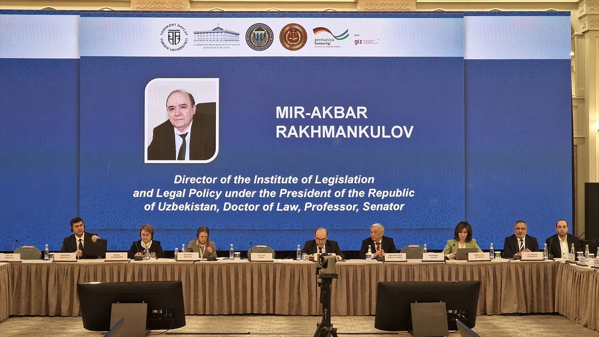Özbekistan'ın başkenti Taşkent'te, "Yerel Meclisler Sistemi Modernizasyonunun Anayasal ve Hukuki...