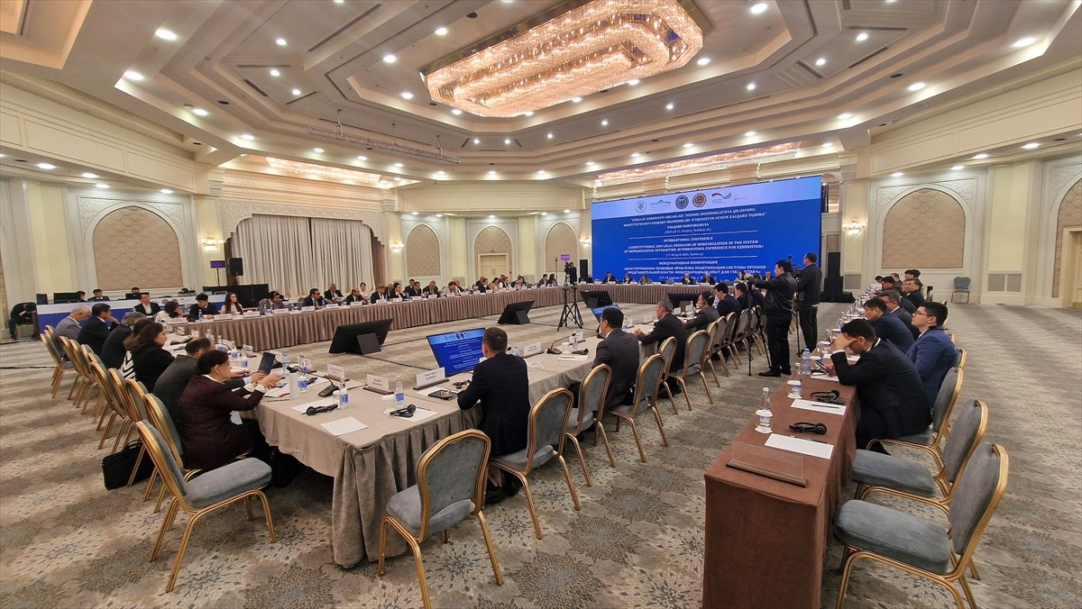 Özbekistan'ın başkenti Taşkent'te, "Yerel Meclisler Sistemi Modernizasyonunun Anayasal ve Hukuki...