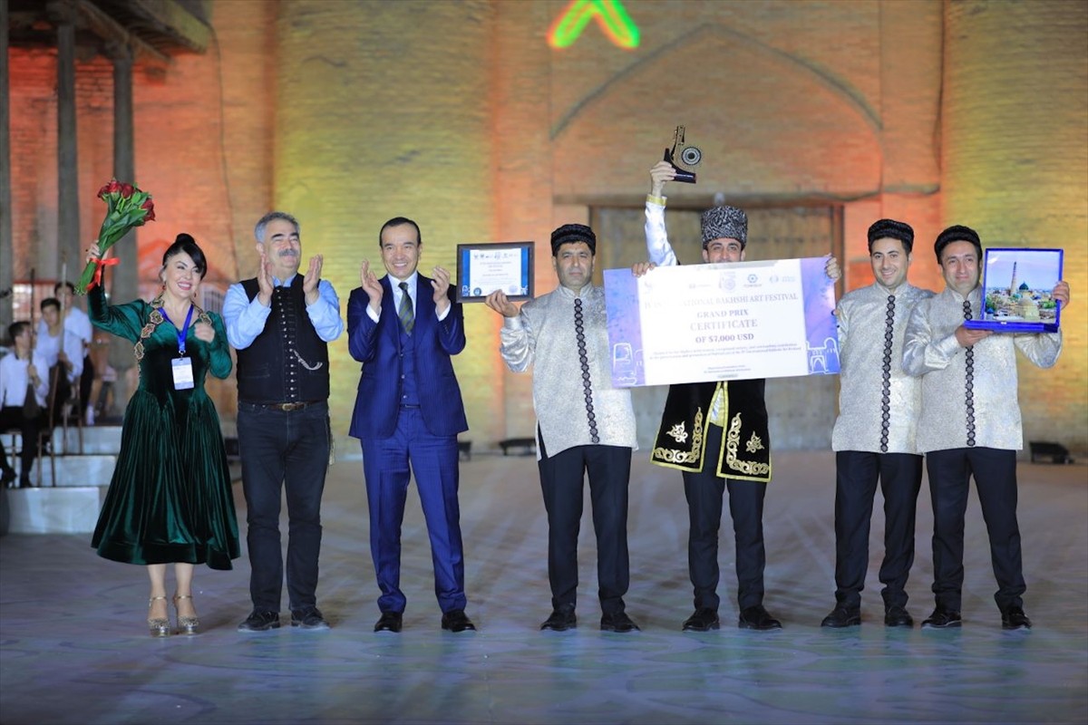 Özbekistan'ın tarihi Hive şehrinde halk destanlarını okuma sanatı olan 4. Uluslararası Bahşı...