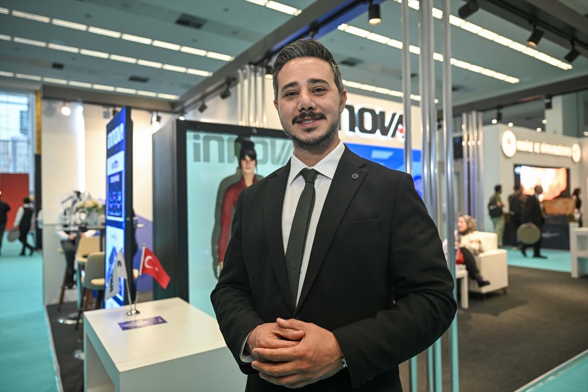 "Yapay zeka destekli holografik dijital insan" teknolojisine dayalı olarak geliştirilen "dijital...