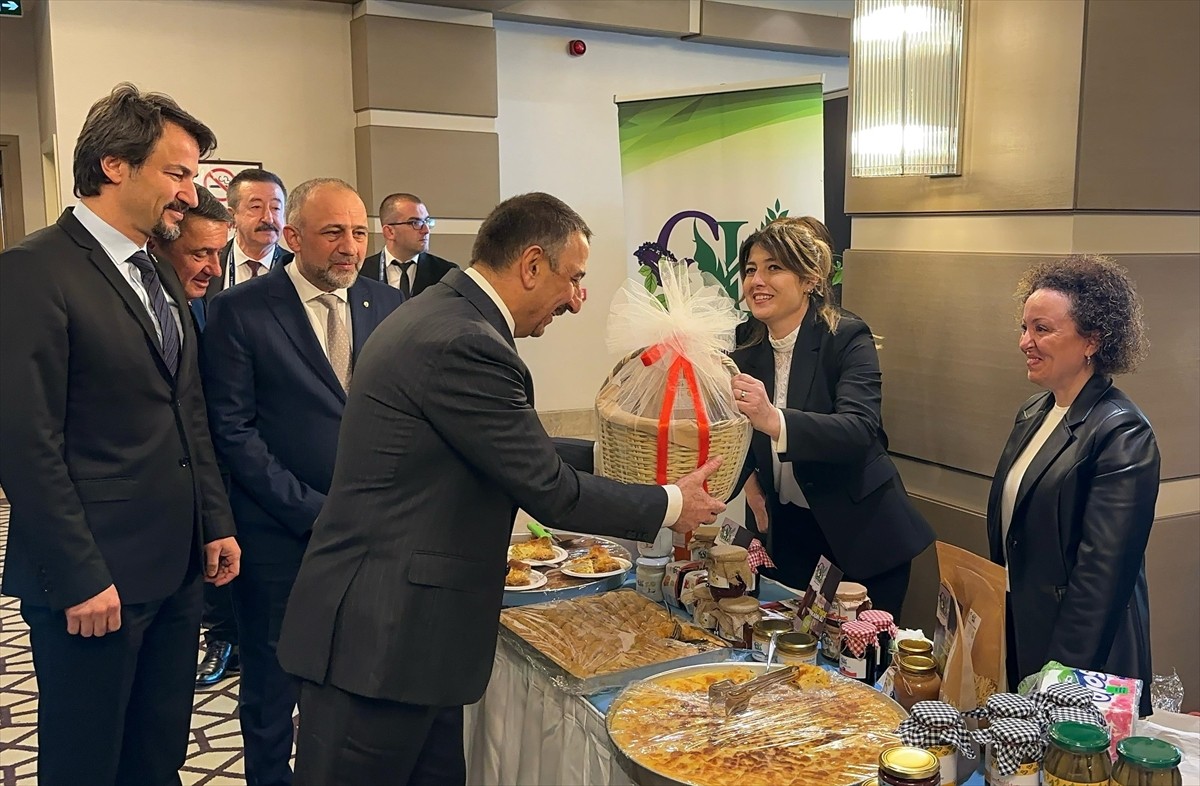 "Zonguldak Ekonomi Zirvesi", siyaset, iş ve ekonomi dünyasından temsilcilerin katılımıyla...