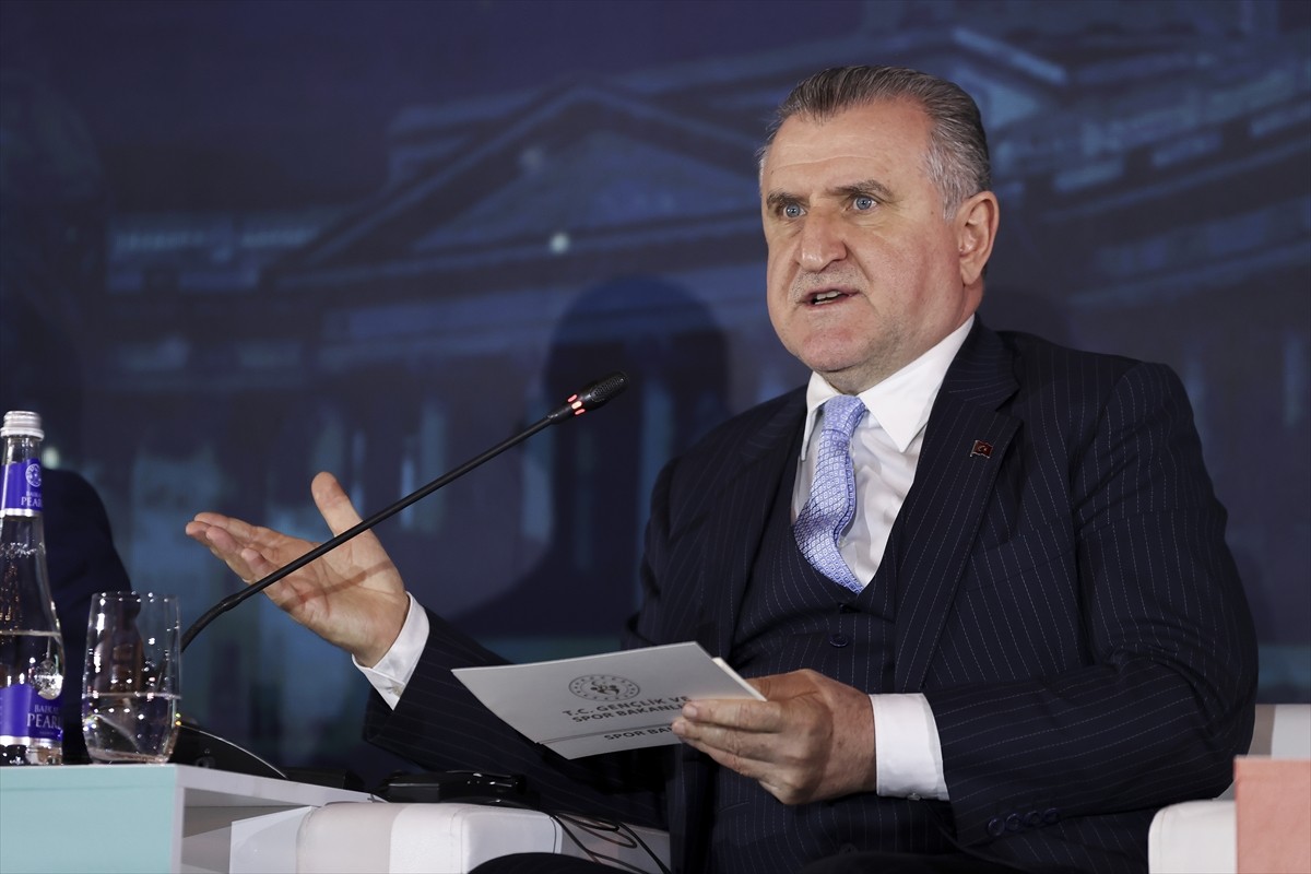 Rusya'nın St. Petersburg kentinde düzenlenen, Anadolu Ajansı'nın "Global İletişim Ortağı" 7....