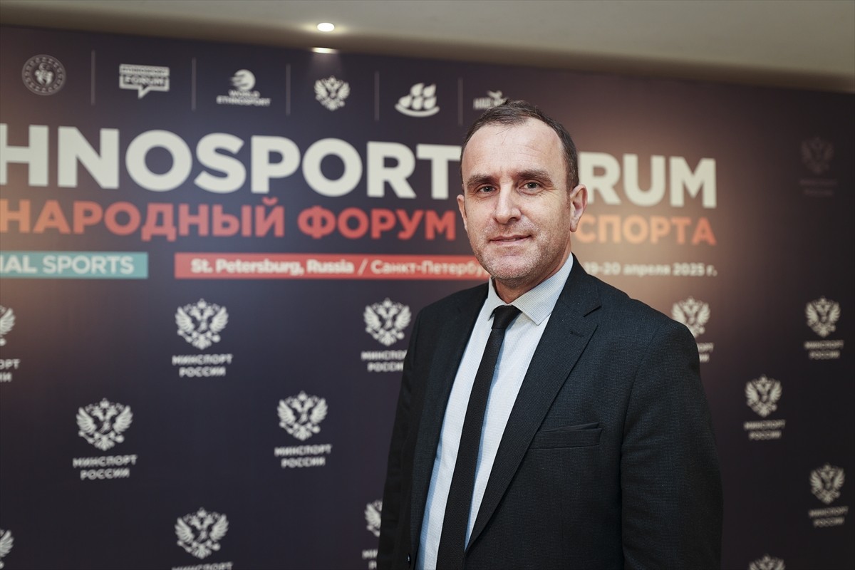 Rusya'nın St. Petersburg kentindeki 7. Etnospor Forumu'na katılan Türkiye Geleneksel Türk Okçuluk...