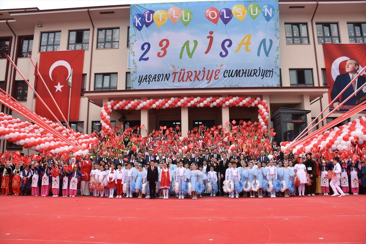Sakarya'da 23 Nisan Ulusal Egemenlik ve Çocuk Bayramı ile TBMM'nin açılışının 105. yıl dönümü...