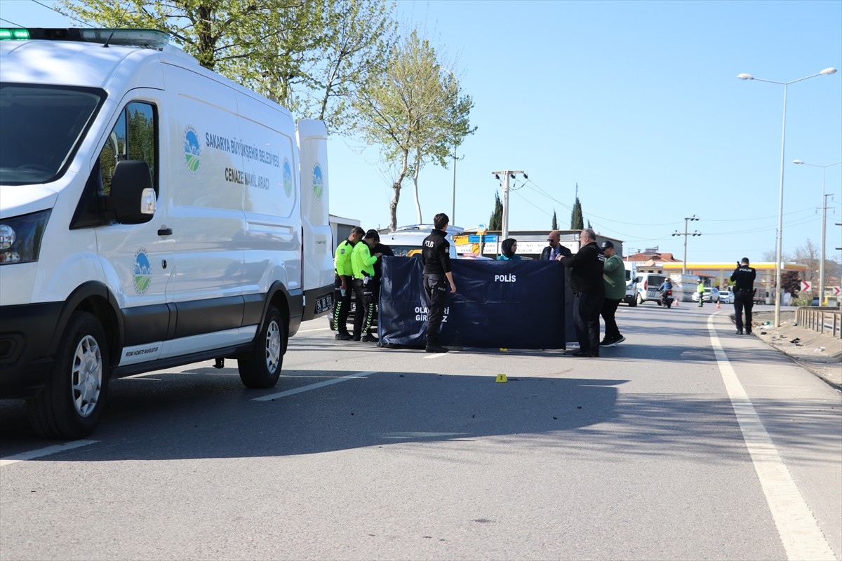 Sakarya'nın Adapazarı ilçesinde motosikletle çarpışan bisikletin sürücüsü hayatını kaybetti. Kaza...