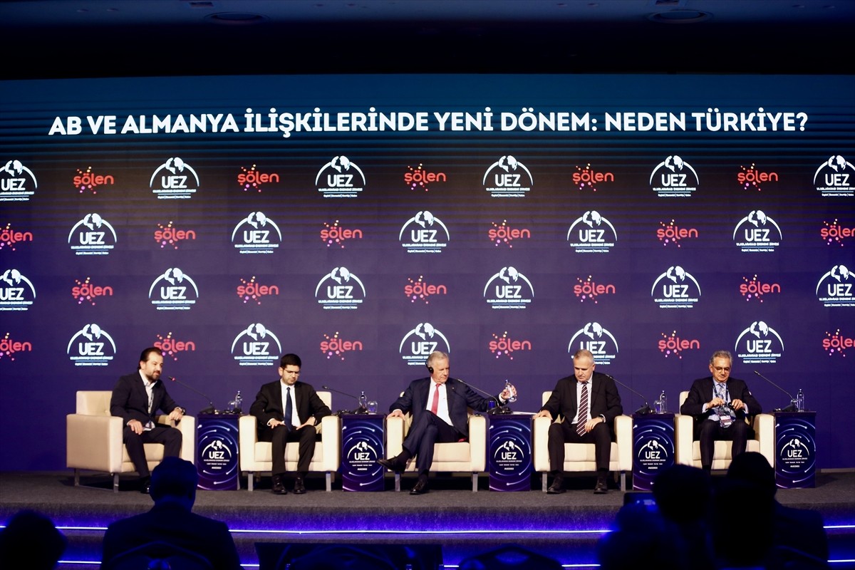 Sakarya'nın Sapanca ilçesinde düzenlenen "Uluslararası Ekonomi Zirvesi" kapsamında "AB ve Almanya...