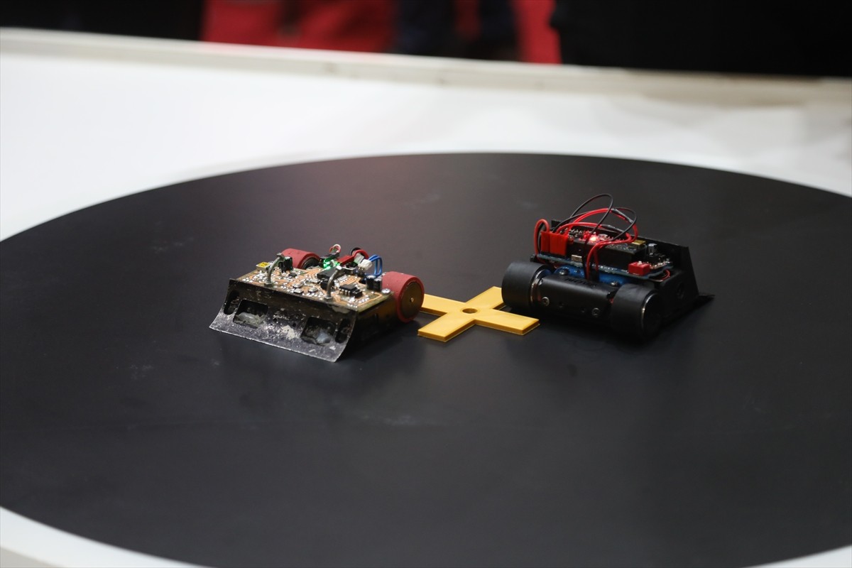 Samsun'da 250 öğrenci ve 126 robotun 5 farklı kategoride katıldığı ROBOSAM Robot Yarışması...