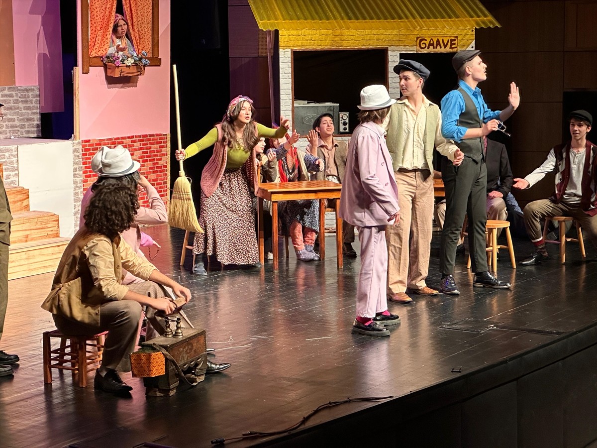 Samsun'un Atakum ilçesinde Keşanlı Ali Destanı tiyatro oyunu sahnelendi. Büyükşehir Belediyesi...