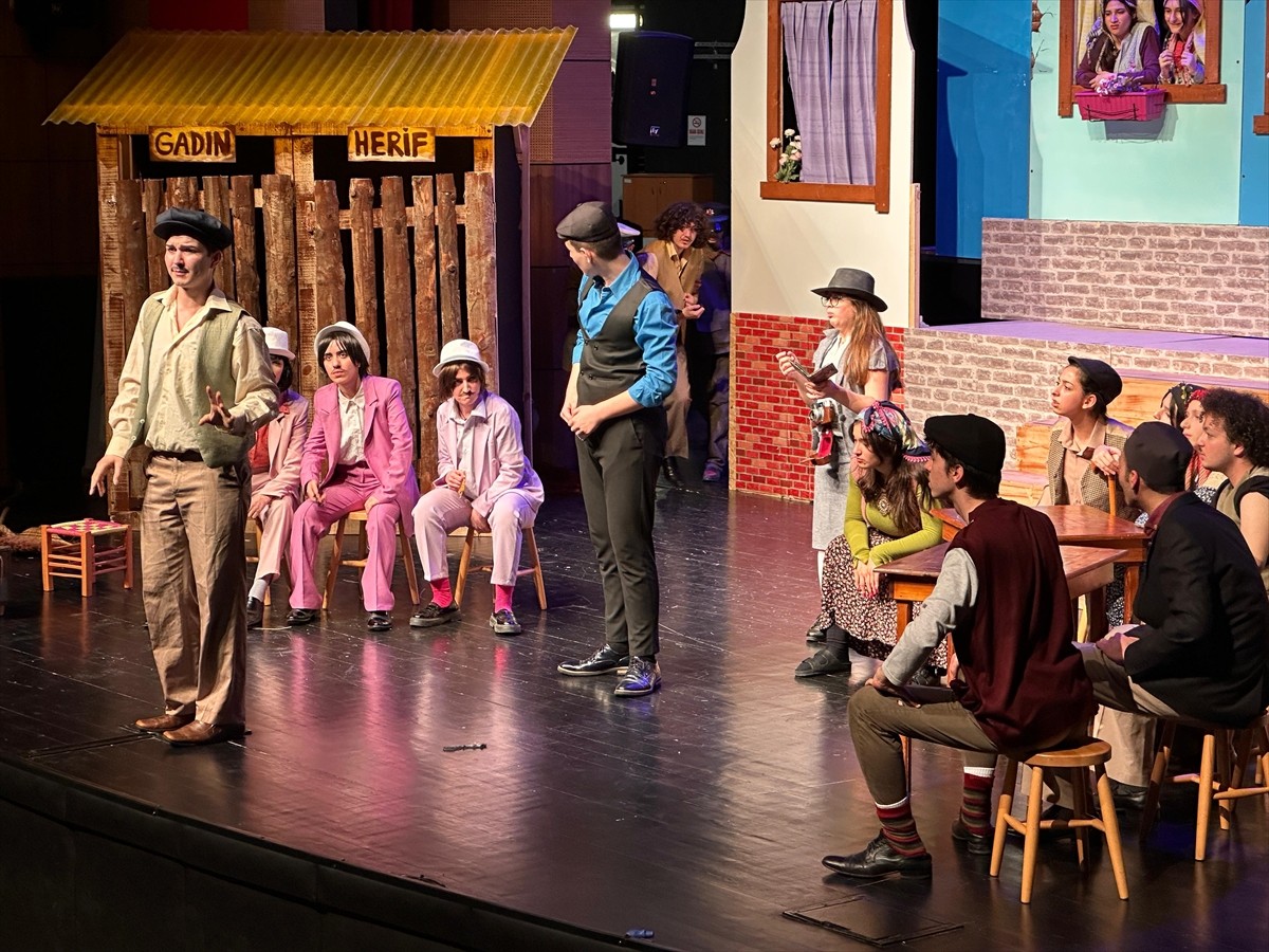 Samsun'un Atakum ilçesinde Keşanlı Ali Destanı tiyatro oyunu sahnelendi. Büyükşehir Belediyesi...