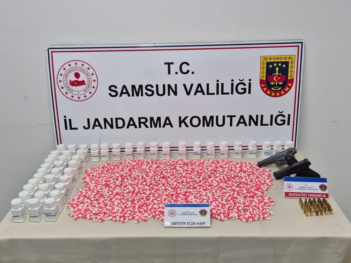 Samsun'un Canik ilçesinde düzenlenen uyuşturucu operasyonunda 2 şüpheli gözaltına alındı....