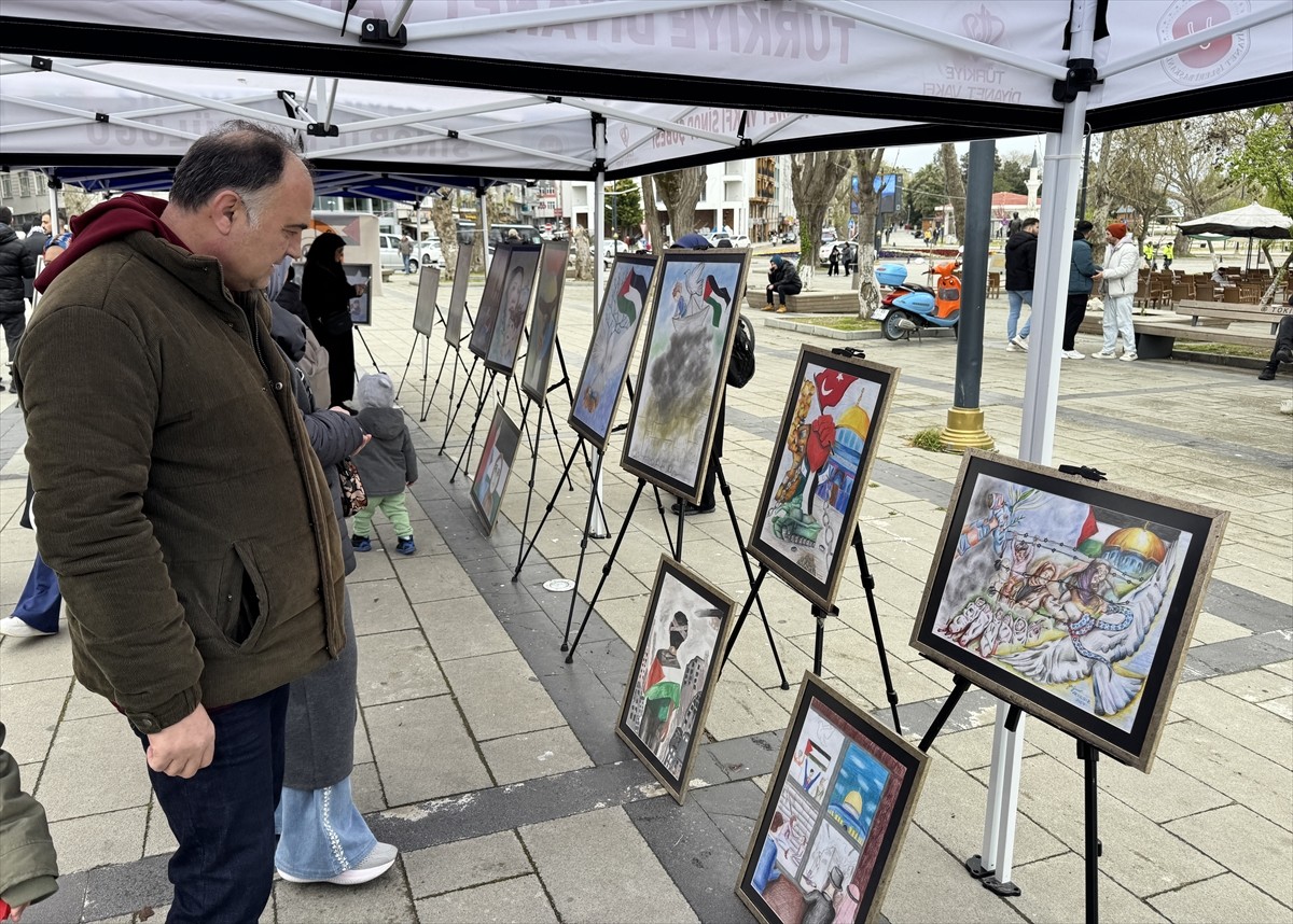 Sinop'ta, İsrail'in Gazze'deki saldırılarına tepki göstermek amacıyla "Gazze ölüyor, ayağa kalk"...