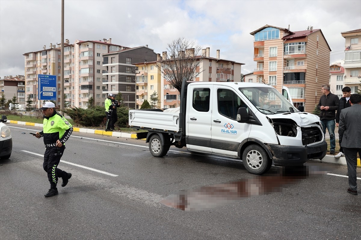 Sivas'ta kamyonetin çarptığı kadın yaşamını yitirdi.