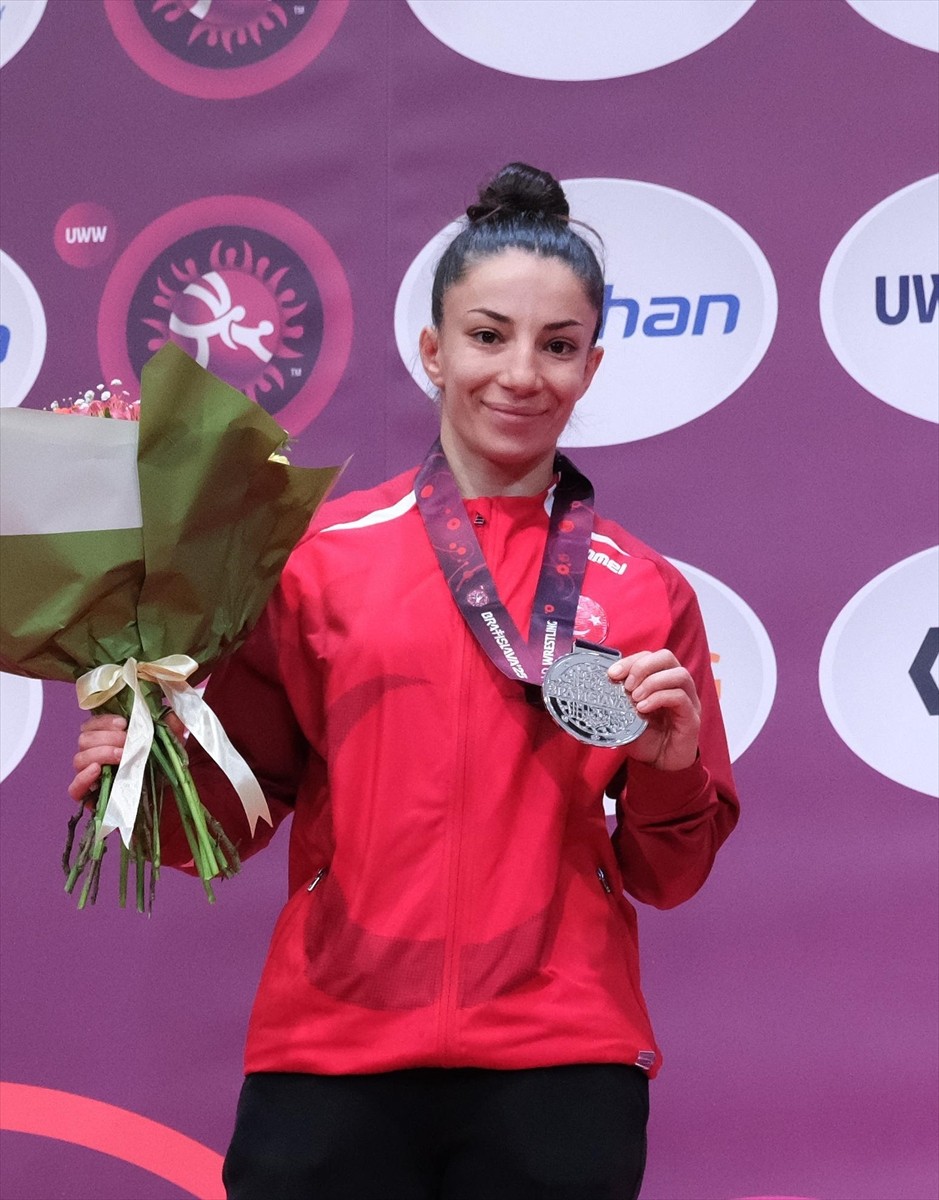 Slovakya'da düzenlenen 2025 Avrupa Güreş Şampiyonası'nda milli sporcu Evin Demirhan Yavuz...