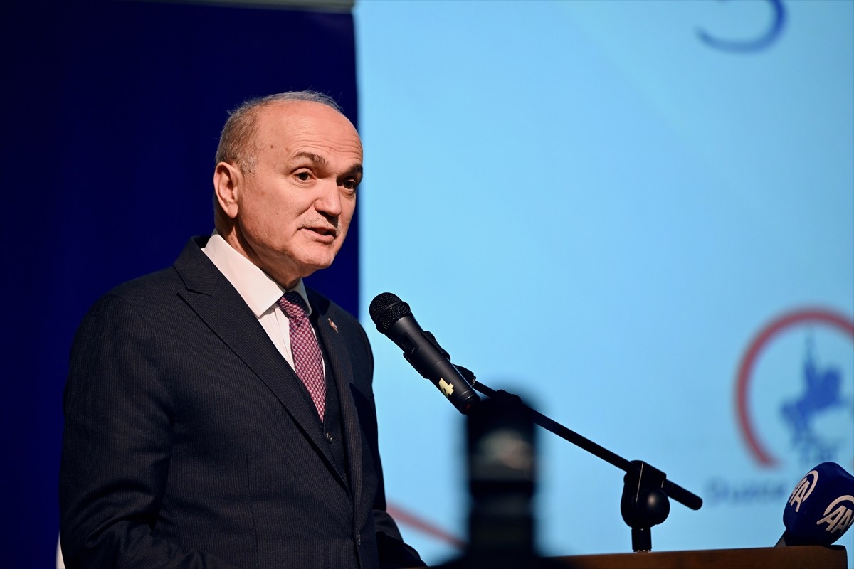 Sosyal psikolog, düşünür ve yazar Prof. Dr. Erol Güngör, vefatının 42. yılında Düzce'de isminin...