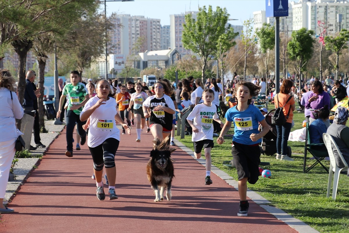 Spor müsabakasına gittiği sırada Denizli'deki trafik kazasında yaşamını yitiren liseli sporcu Nisa...